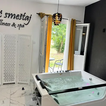 Sa Jakuzijem Apartman