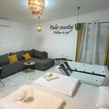 Sa Jakuzijem Apartman